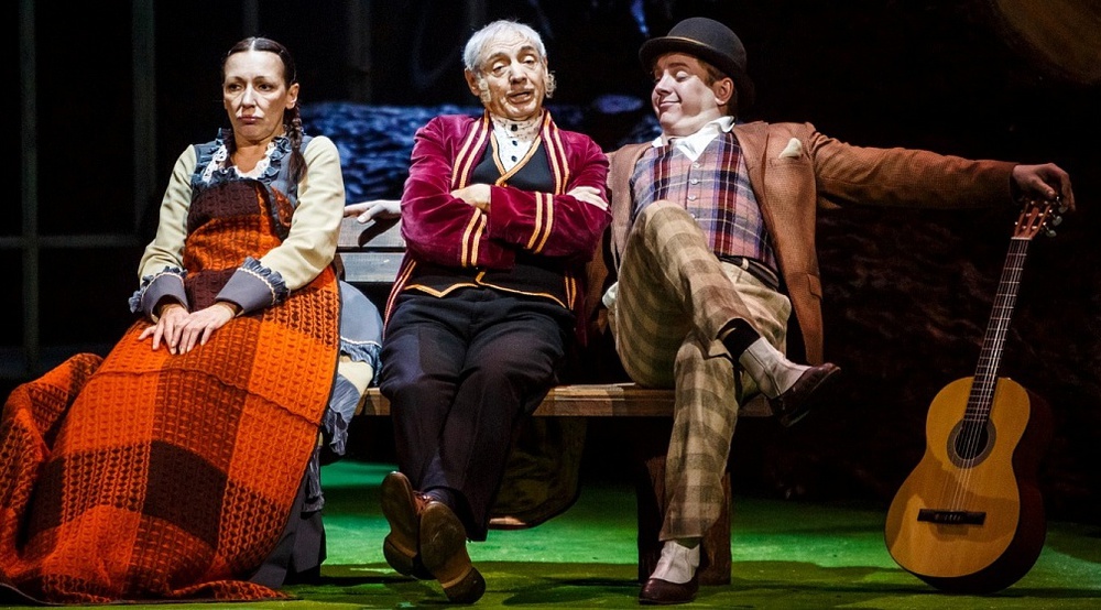 Ирина Сидорова, Валерий Соколов и Виталий Даушев в спектакле "Лес". Фото Т.Кучариной