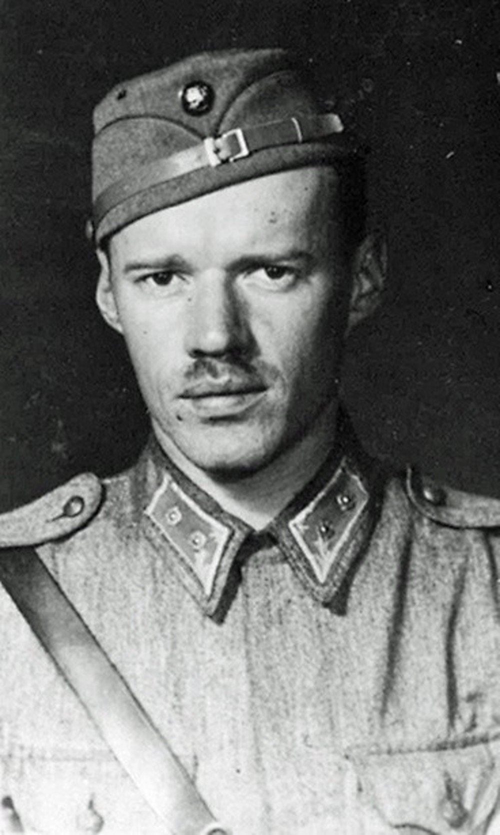 Игорь Семёнович Вахромеев (Игорь Вахрос) — инструктор финской диверсионной школы. 1942