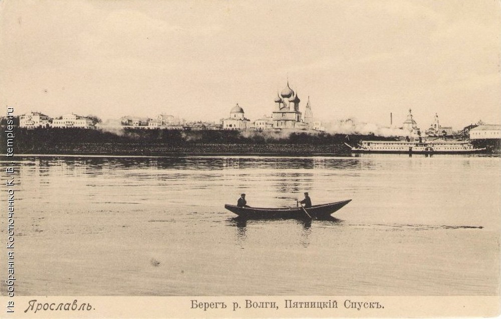 Панорама правого берега Волги. Справа - церкви Пятницкого прихода, в центре - церковь Петра и Павла (не сохранилась)