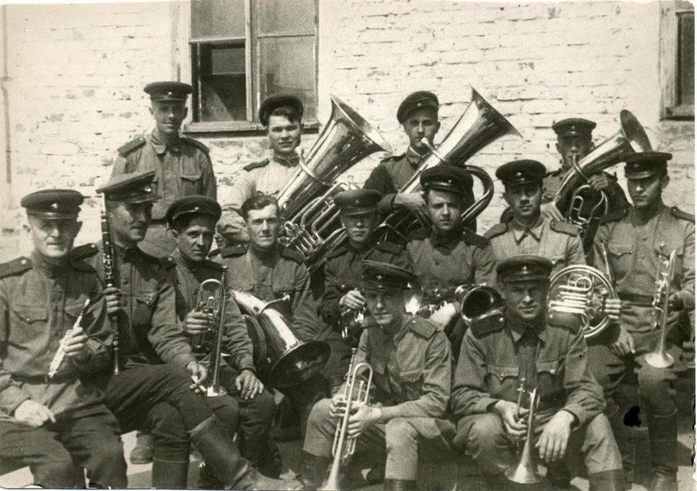 Оркестр Пушкинского (Рыбинского) танкового училища. 1944 г. Фото из фондов Рыбинского музея-заповедника