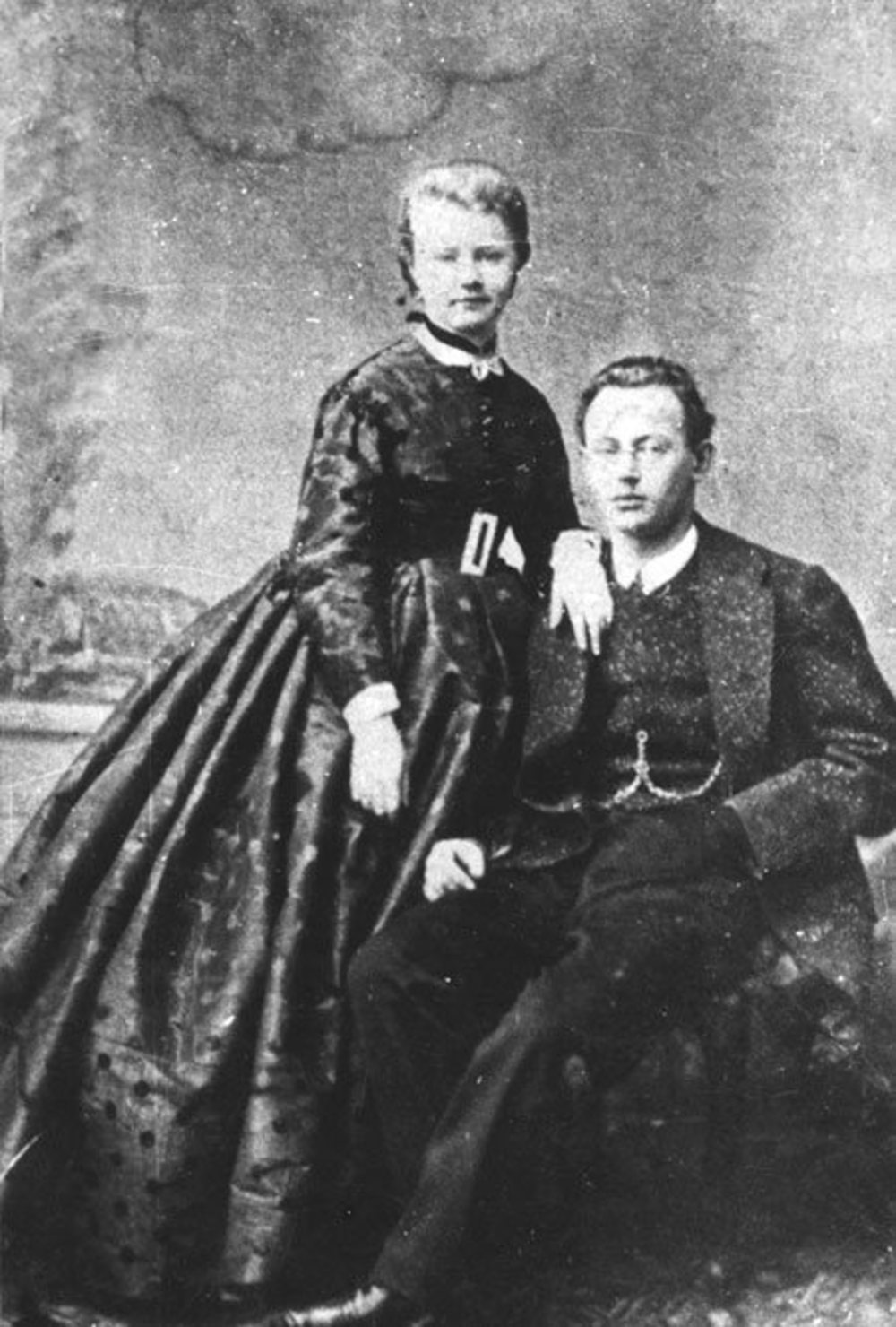 Надежда Александровна Вахрамеева (сестра И.А. Вахромеева) и её муж Андрей Александрович Титов