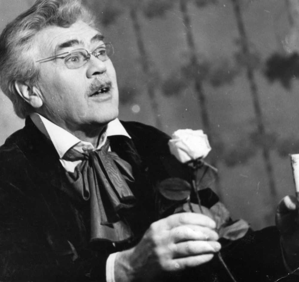 Ф.И.Раздьяконов в спектакле "Таланты и поклонники". Фото А.Скворцова