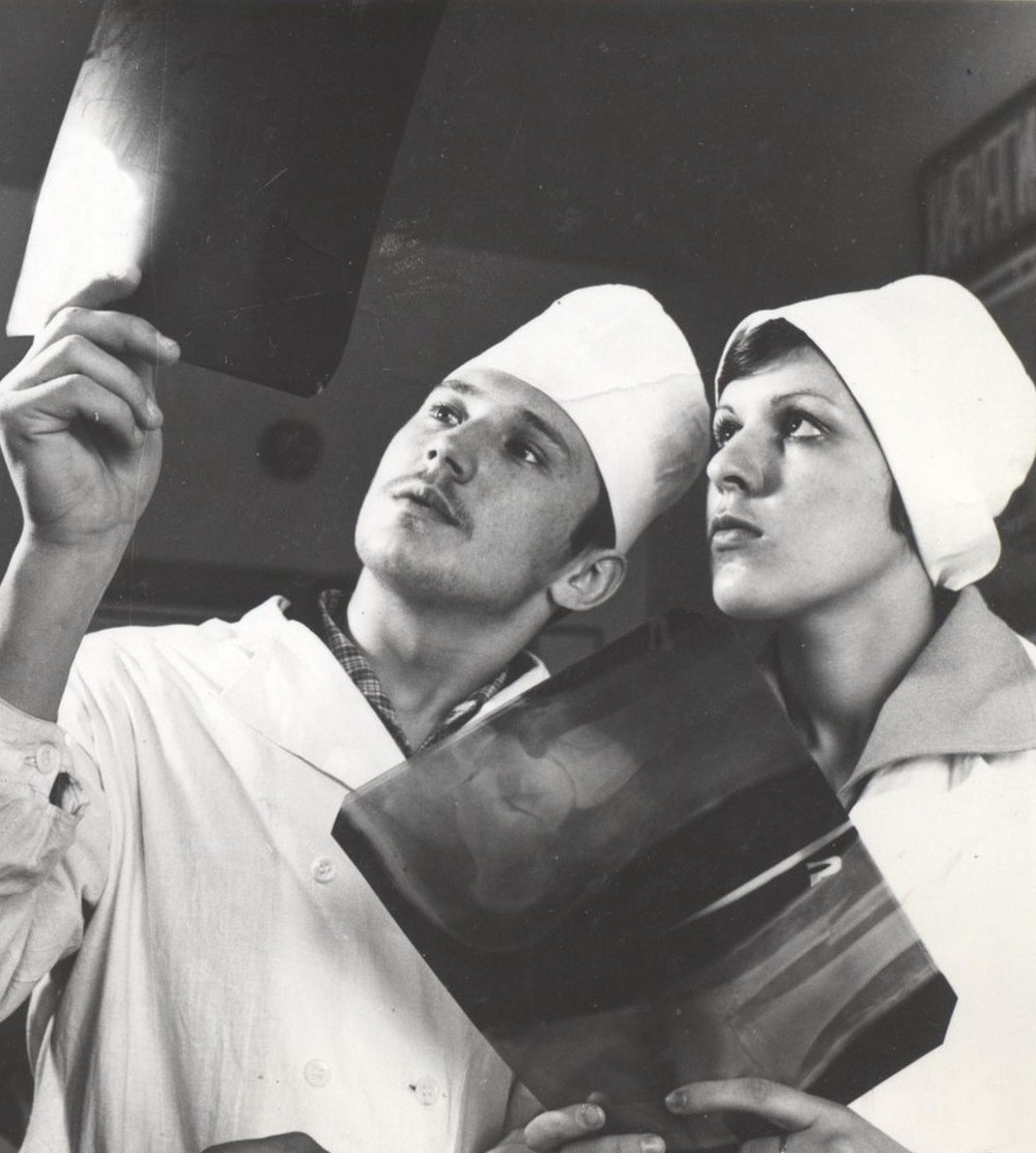 Что там показывает рентген? 1960-е. Фото из фондов ЦДНИ