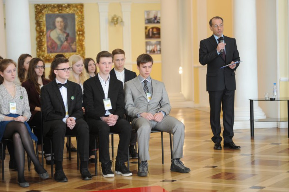 Михаил Нянковский - ведущий программы "Умники и умницы Ярославии"